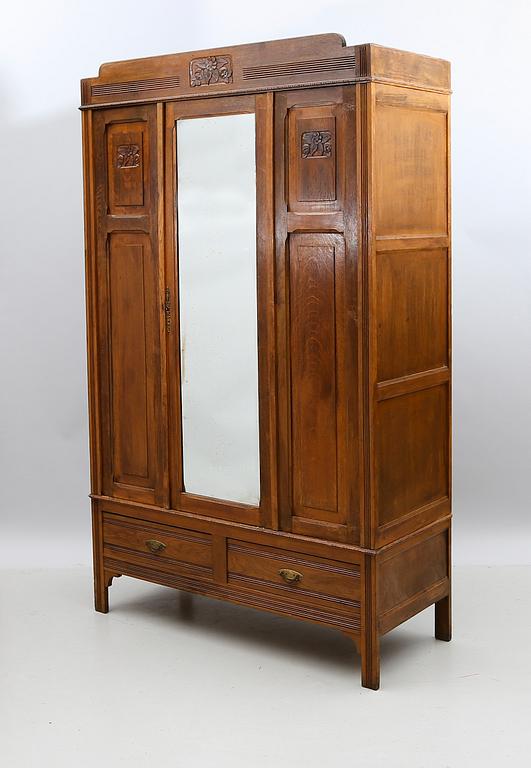 KLÄDSKÅP, 1900-talets början.