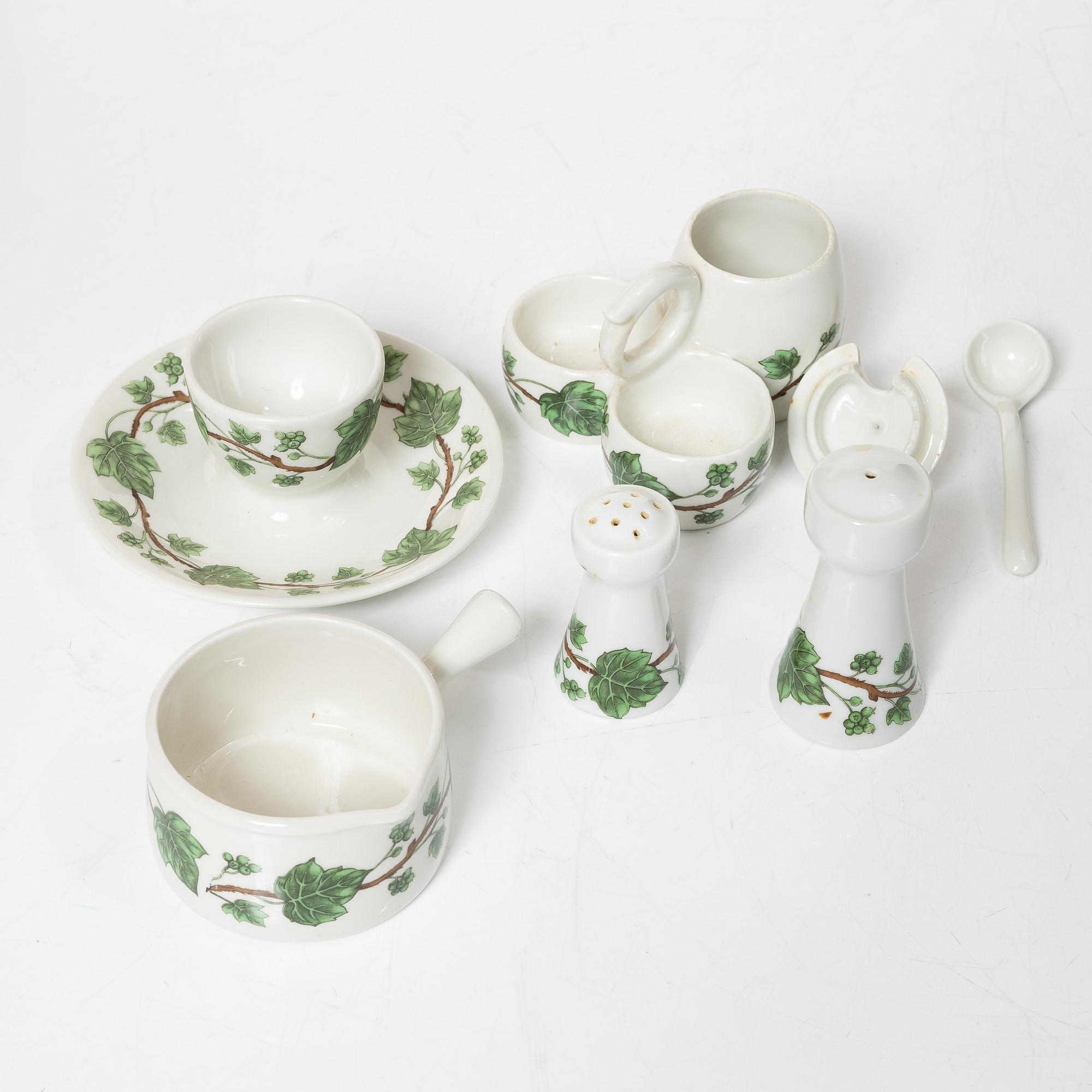 Service, 63 pieces, porcelain, Porcelaine de Paris, Limoges, France.