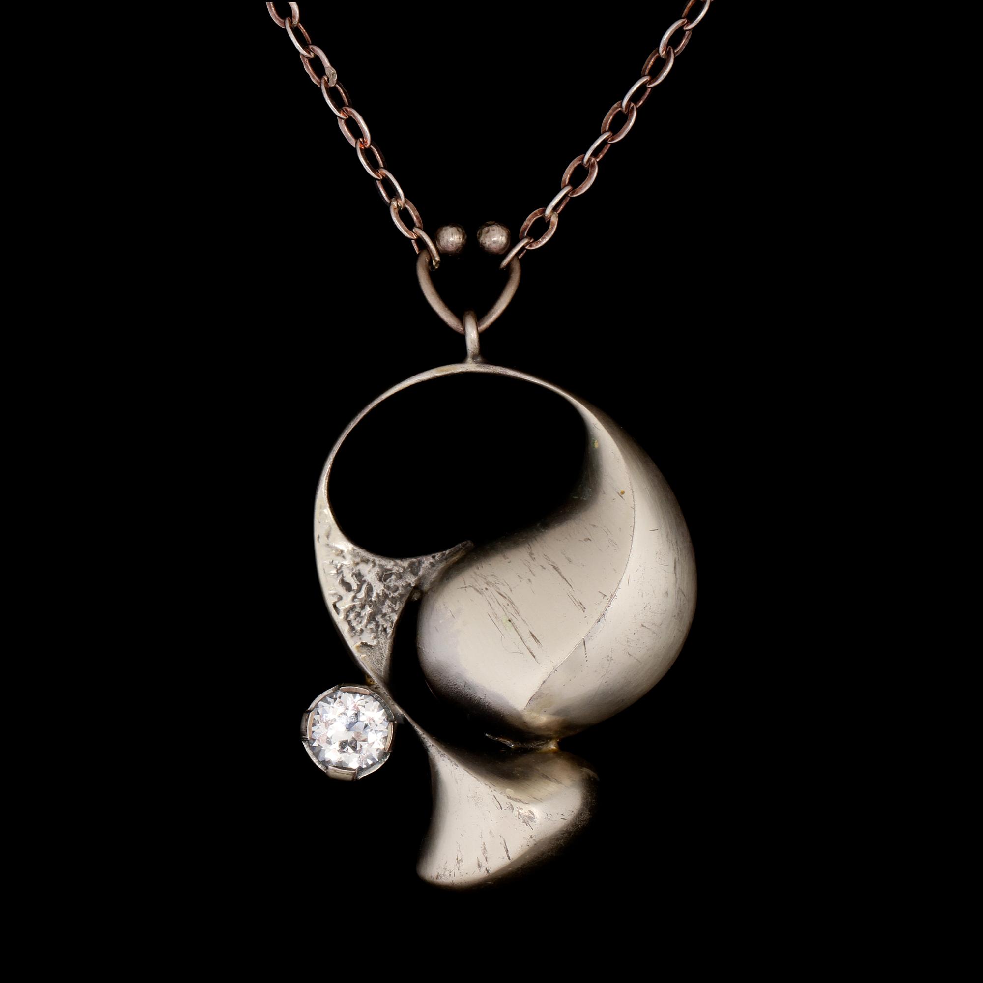 HÄNGE, sterlingsilver med fasettslipad bergkristall, troligtvis Sten & Laine, Turku, Finland, 1970-tal. Vikt 18 g.