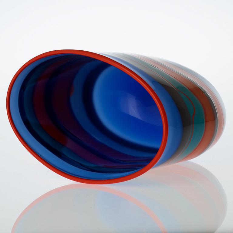 A Gunnar Cyrén glass vase, Orrefors Gallery 1990.