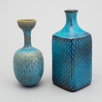 STIG LINDBERG, vaser 2 st, stengods, Gustavsberg, signerade med Gustavsberg Studiohanden.