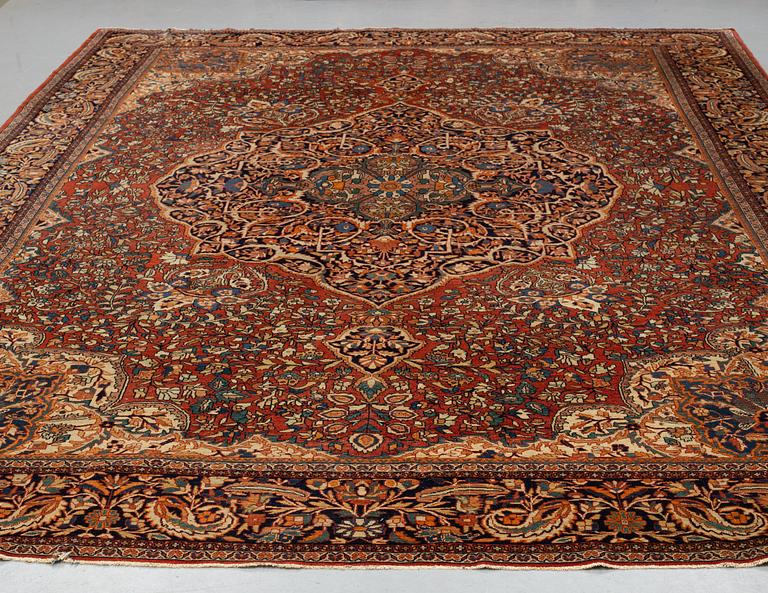 Matto, antique Sarouk, ca 421-428 x 316-324,5 cm.