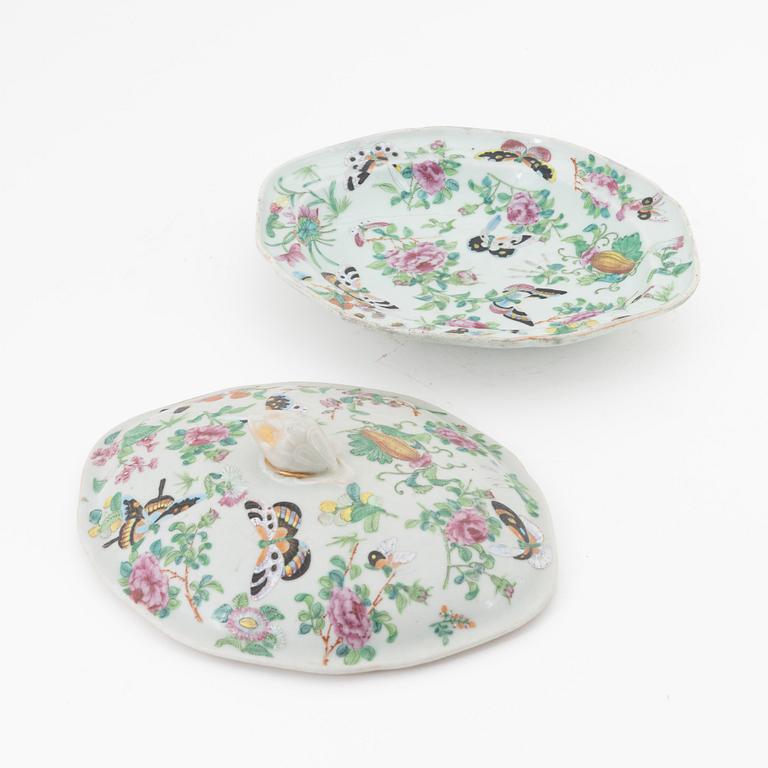 Serving Chinese dish with cover, Canton, second half of the 19th Century.