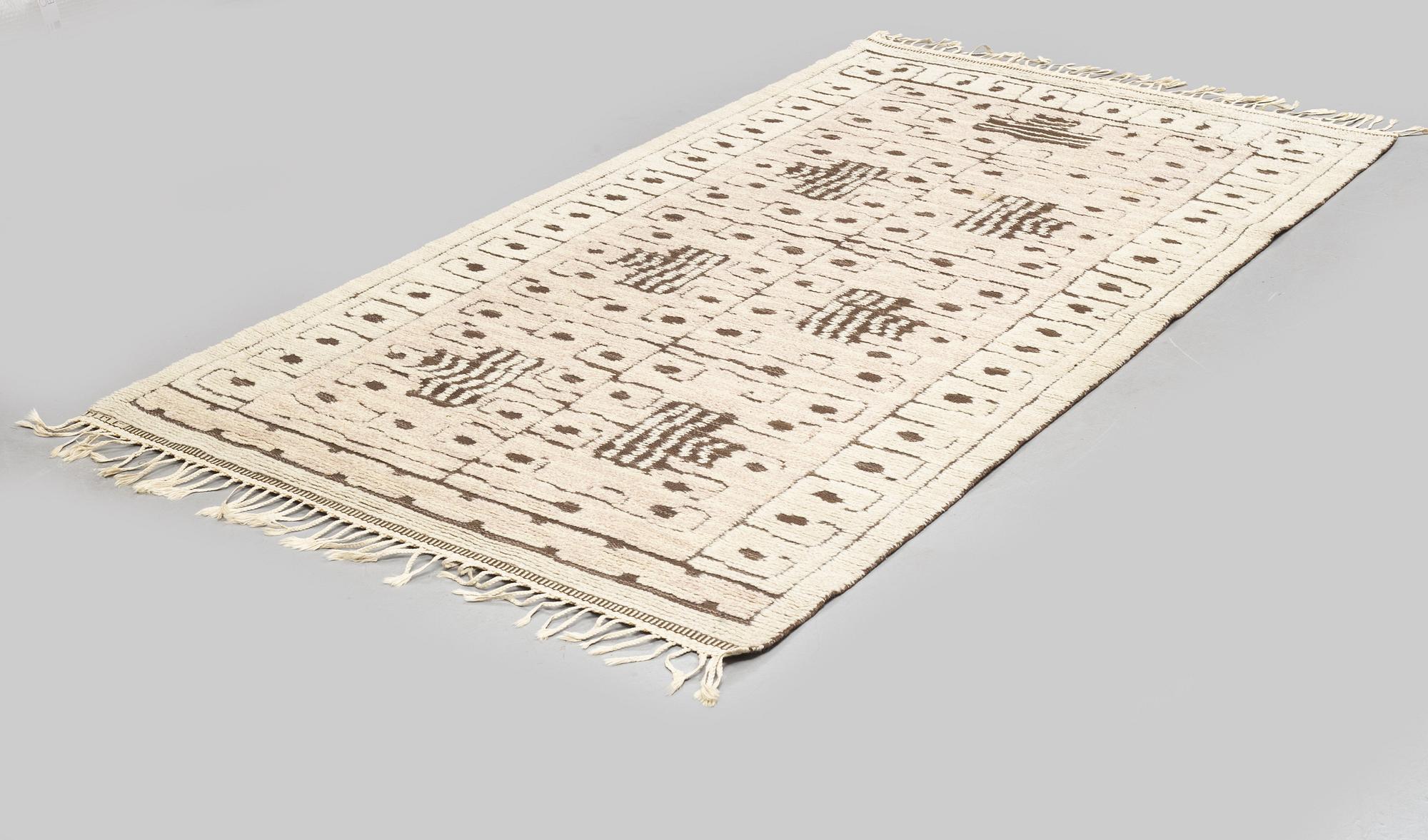 Märta Måås-Fjetterström, matta, "Skvattram", reliefflossa, ca 245 x 133-134,5 cm, signerad MMF.


 2,80 x 1,60.