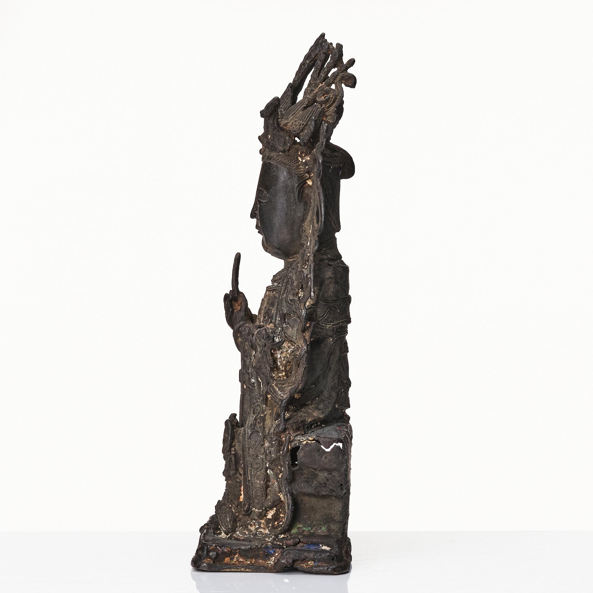 A bronze scultpure of Guanyin, Ming dynasty (1368-1644).