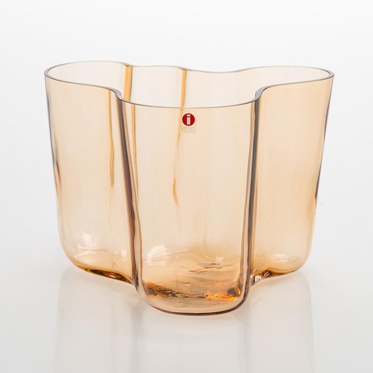 Alvar Aalto, a '3030' vase signed Alvar Aalto Iittala 1936-1996.