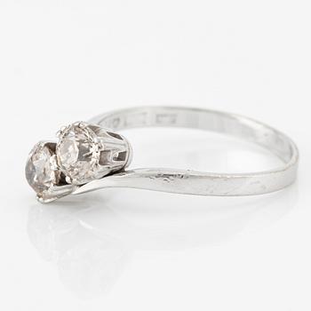 Ring, twin ring, white gold with two old-cut diamonds.