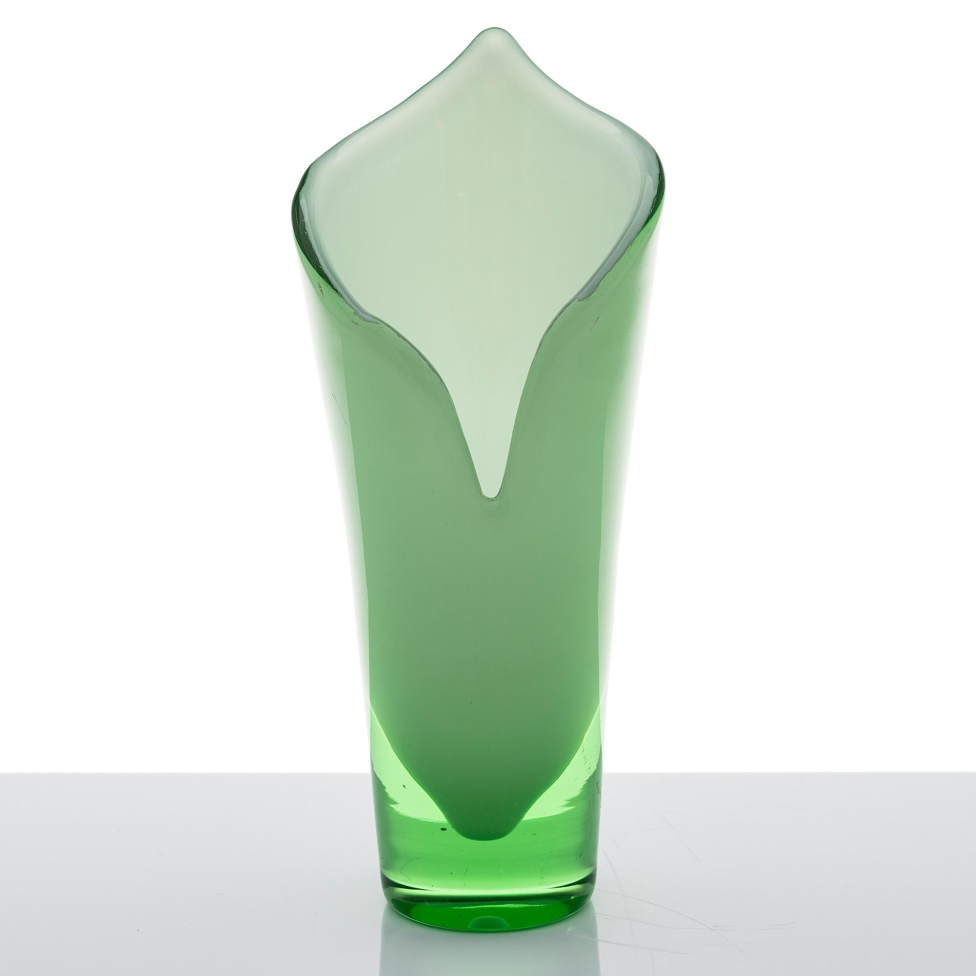 GUNNEL NYMAN, A 'Calla' vase signed Riihimäen Lasi Oy, Gunnel Nyman.