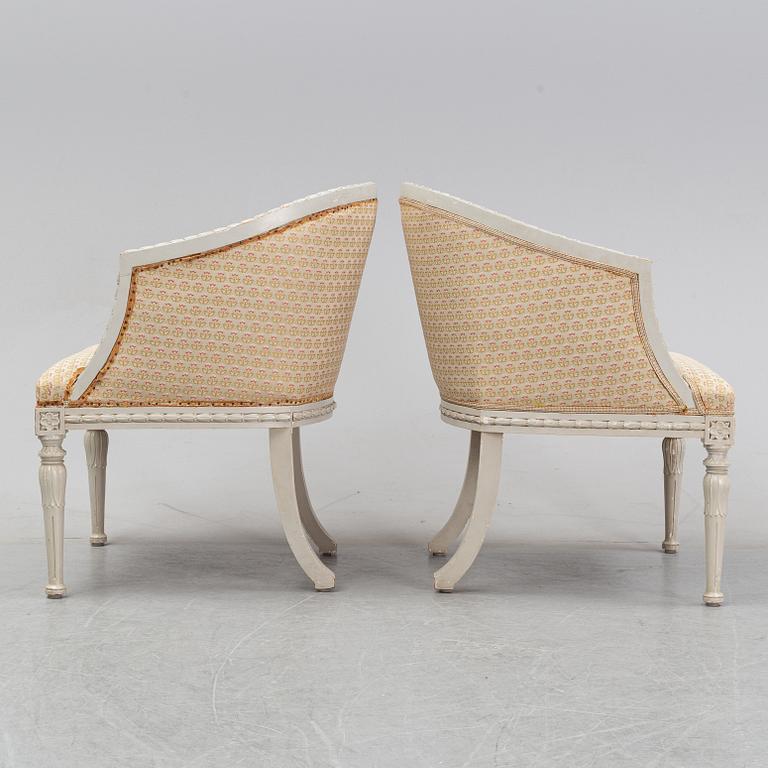 Salongsmöbel, två fåtöljer samt soffa, gustaviansk stil, 1900-talets början.