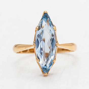 Ring, 18K guld och syntetisk spinell. Eino Westerback, Helsingfors, 1930.