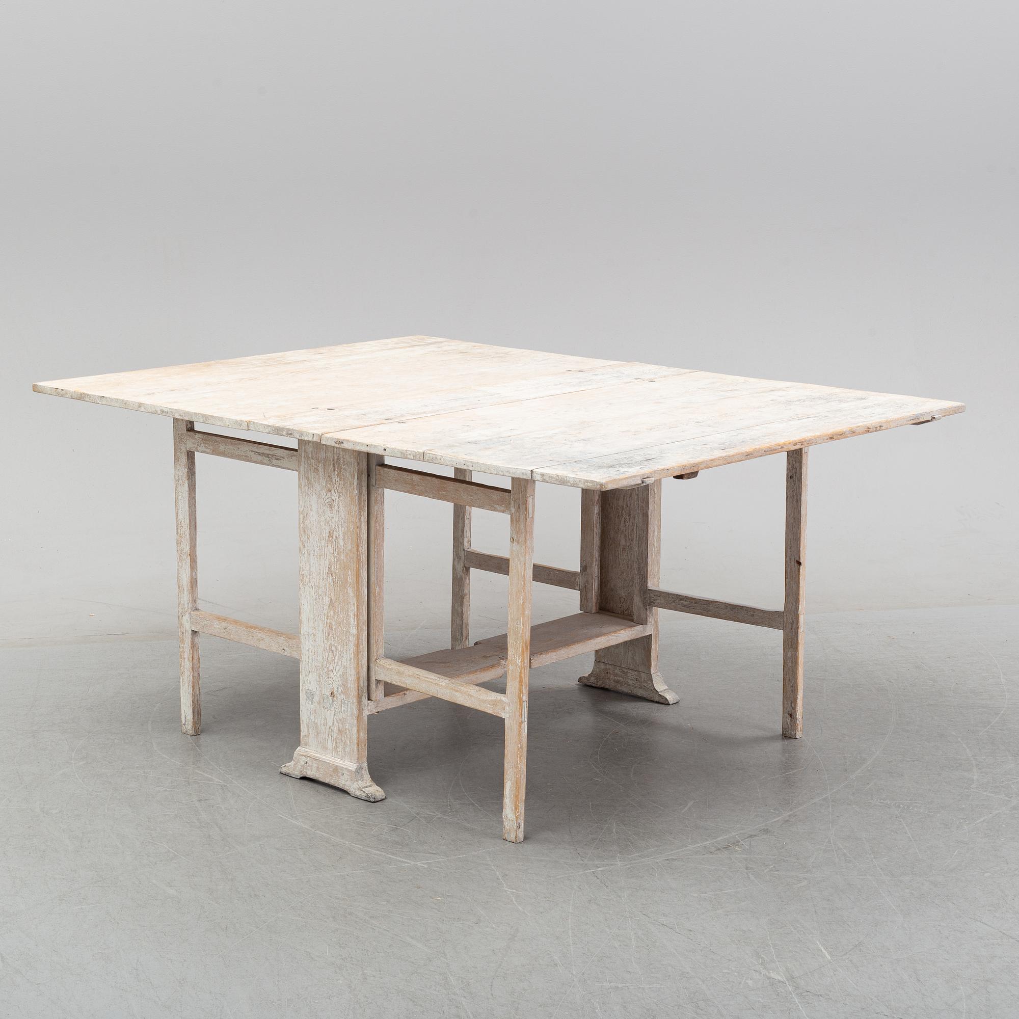 A painted gustavian gate-leg table, around the year 1800.