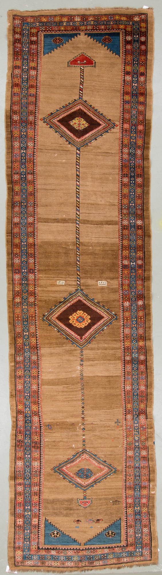 MATTA, Antik Kaukasisk. Ca 471x123 cm.