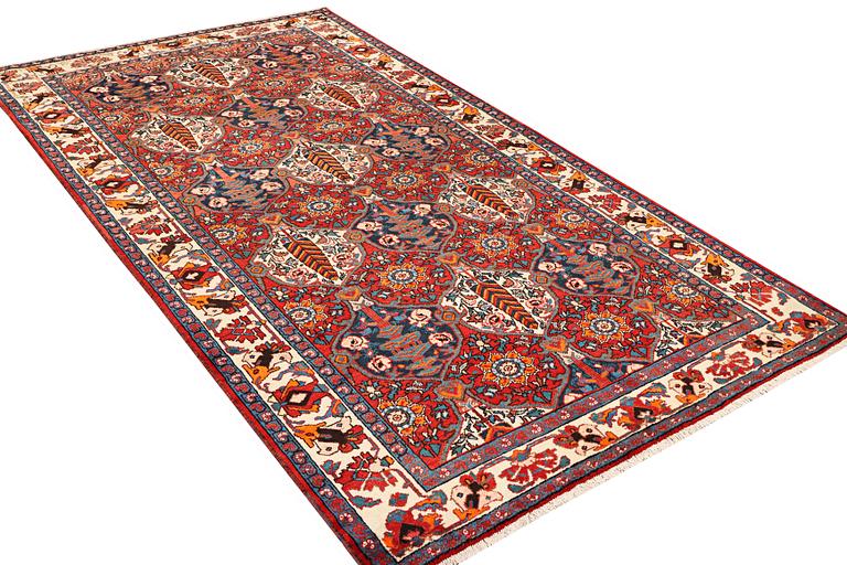A Hamadan carpet, c. 335 x 184 cm.