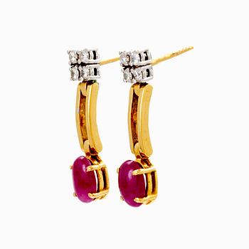 A pair of 18K gold earrings with rubies and diamonds ca. 0.4 ct in total.