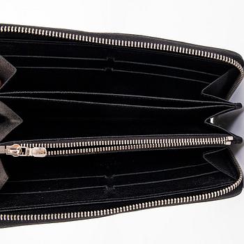 Louis Vuitton, a "Zippy" wallet.