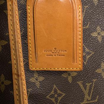 LOUIS VUITTON, "Garment Cover", resegarderob.