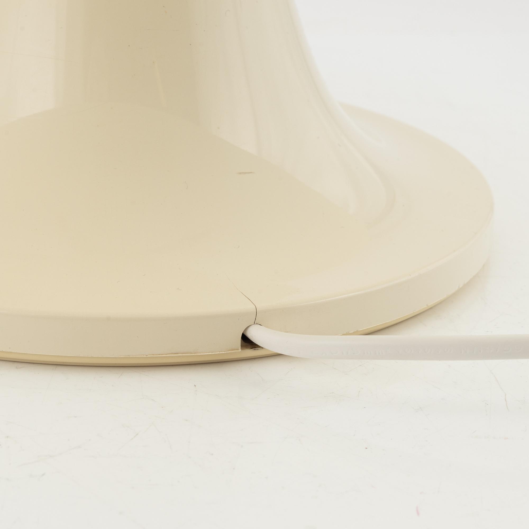 Giancarlo Mattiolo, a 'Nesso' table lamp, Artimide.
