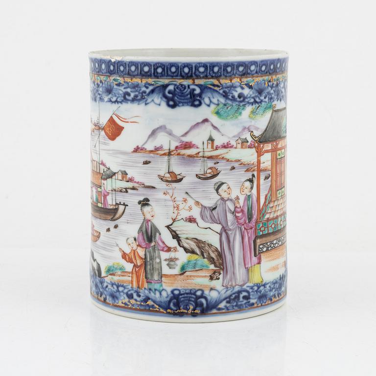 A large famille rose tankard, Qing dynasty, 18th Century.