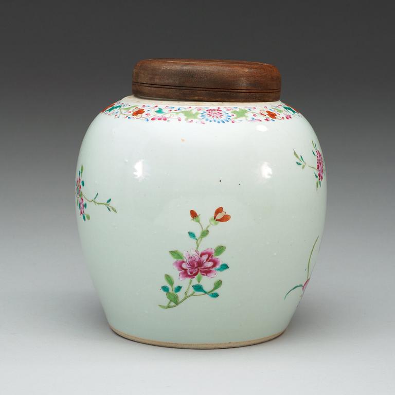 A famille rose jar, Qing dynasty, Qianlong (1736-95).