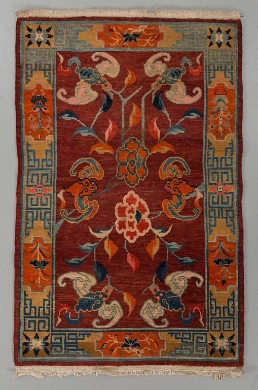 A semiantique Chinese Baotou carpet ca 147 x 91 cm.