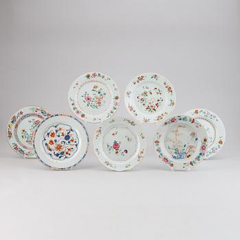 19 famille rose and imari export porcelain plates, Qing dynasty, Qianlong (1736-95).