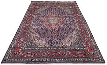A carpet, Tabriz, ca 295 x 190 cm.