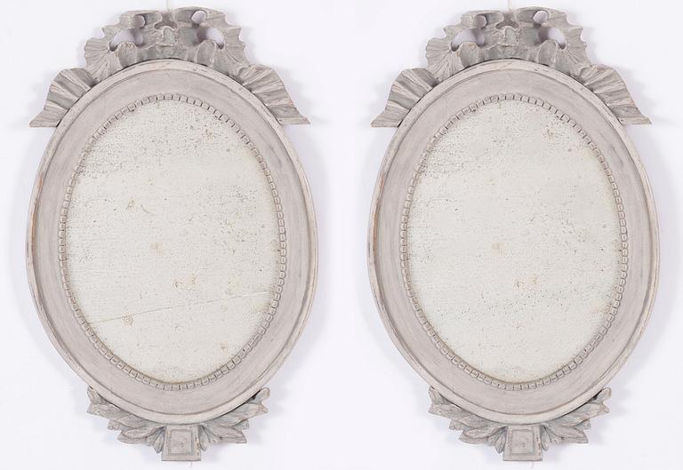 Speglar ett par, gustaviansk stil, 1900-tal.