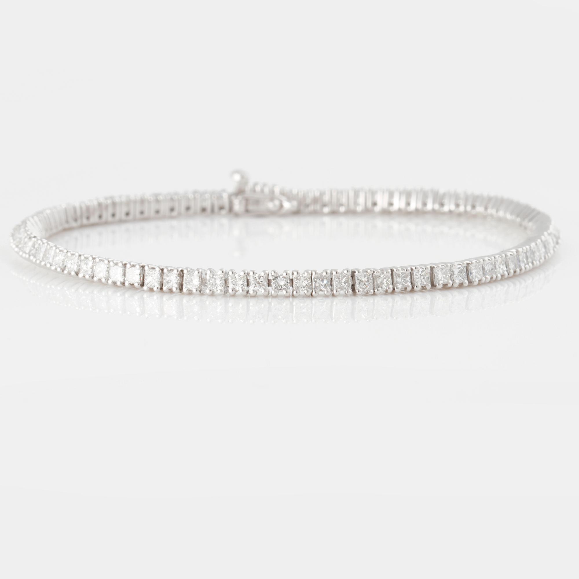 ARMBAND, sk tennisarmband, med prinsesslipade diamanter, ca 3.30 ct.