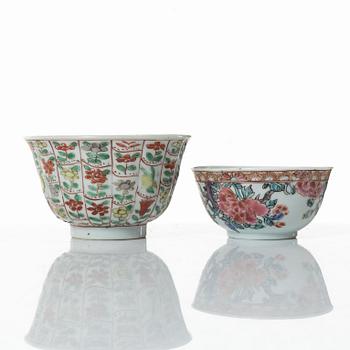 Two Chinese porcelain cups with saucers, Qing dynasty, 18th century.