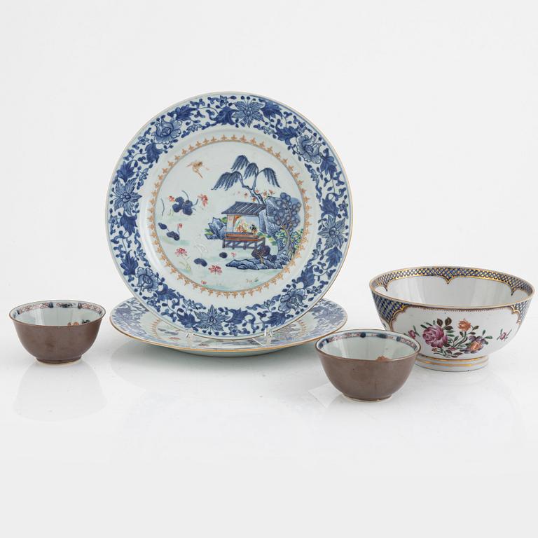 Five pieces of 18th century porcelain, China.