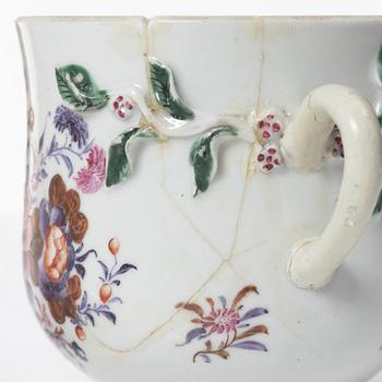 A Chinese famille rose ewer, a a cup with cover, a cup with saucer, a box and a censer, Qing dynasty, 18th and 19th cent.