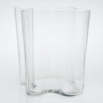 Alvar Aalto, a '3031' vase signed Alvar Aalto 3/1983.