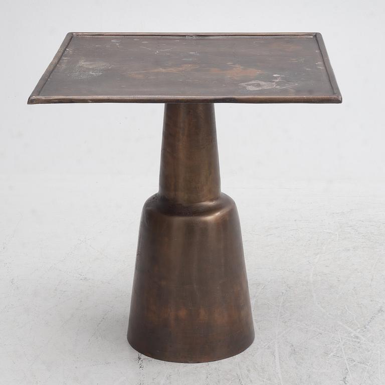 A "Chloé" table from Artwood.