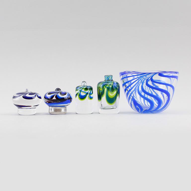 SAMLING GLASFÖREMÅL, 5 delar, glas, Göran Wärff, Kosta och Hanne Deutler, Studio Åhus, sign.