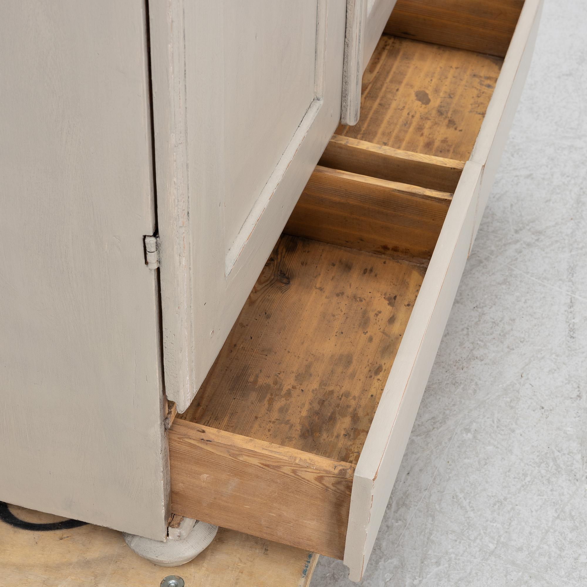 Cabinet, 19th century.