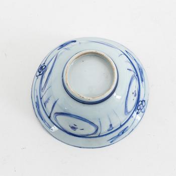 A Chinese blue and white "Kraak" bowl, Ming dynasty (1368-1644).