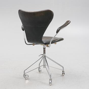 Arne Jacobsen, skrivbordsstol, "Sjuan", Fritz Hansen, Danmark 1970.