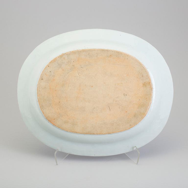 A blue and white export porcelain dish, Qing dynasty, Qianlong (1736-95).