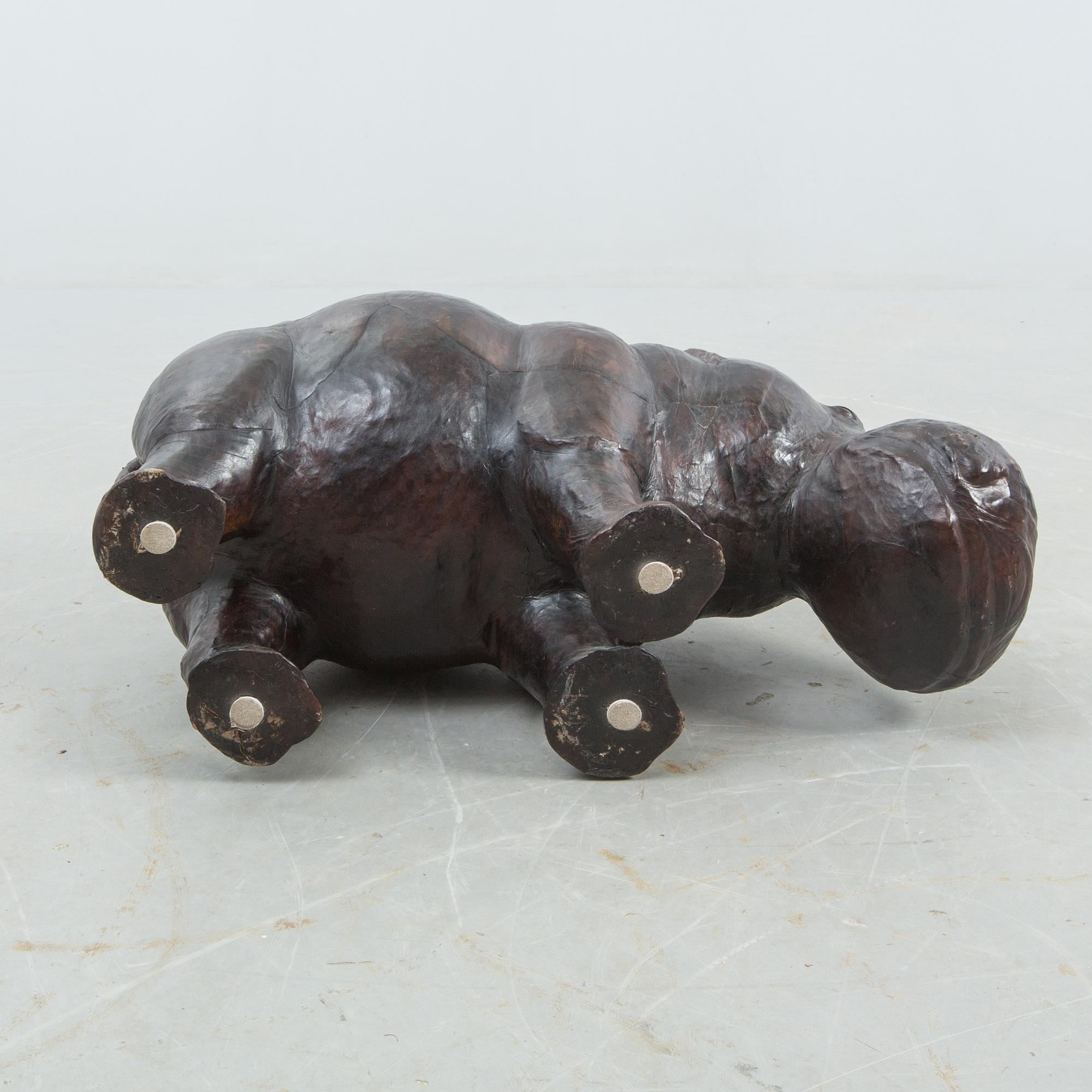 FOTPALL, i form av flodhäst, 1900-talets andra hälft.