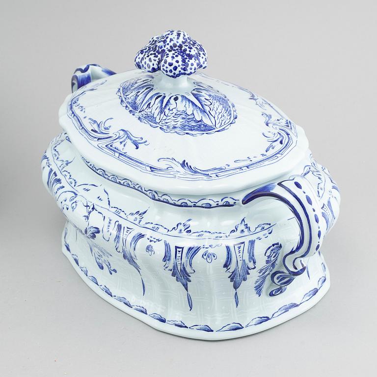 A tureen with plate by Rörstrand. Numbered and dated 1976.