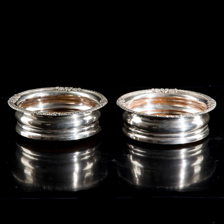 COASTERS, 2 st, nysilver, märkta Bannister, sekelskiftet 1800/1900.