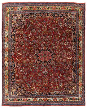 A semi-antik Bidjar carpet, ca 297 x 237 cm.