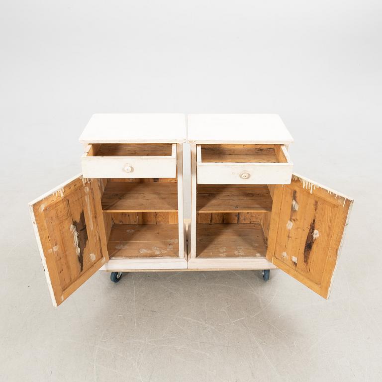 Sängbord/skåp, ett par, 1900-talets första hälft.