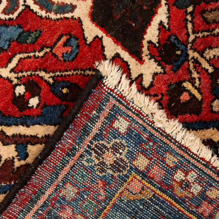Carpet, Bakhtiari, 420 x 320 cm.