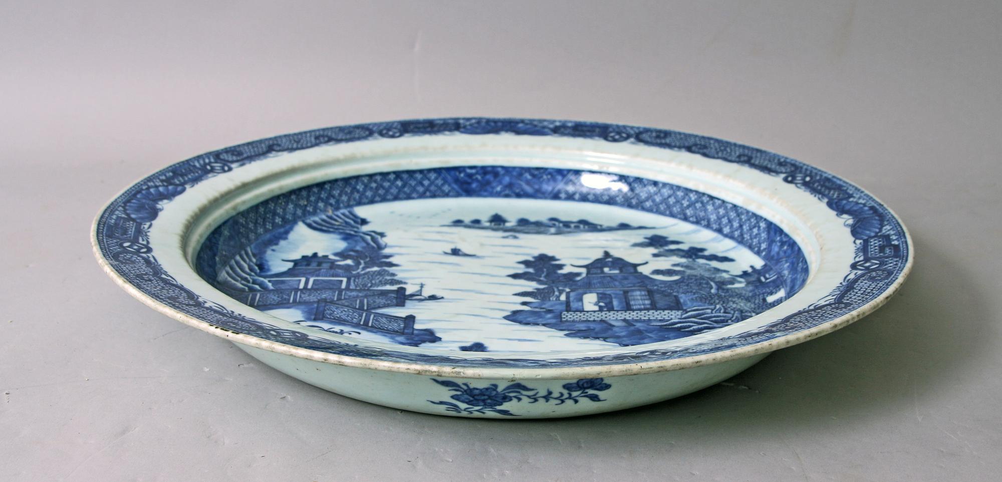 SKÅLFAT, porslin, Kina, 1800-talets början.
