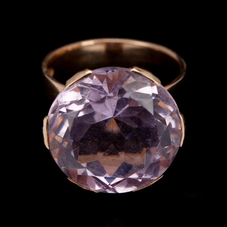 RING, guld 14K, fasettslipad ametist, Korutuote Heinola 1968.