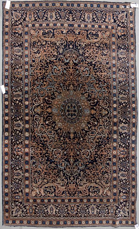 MATTA, orientalisk, semiantik. Ca 246x145 cm.