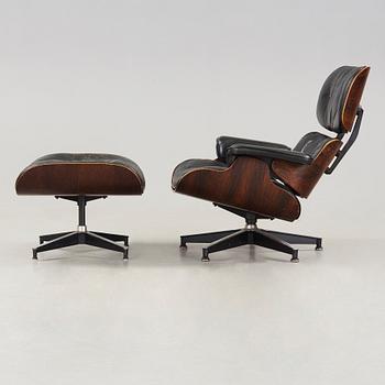 CHARLES & RAY EAMES, "Lounge Chair", fåtölj med fotpall, Herman Miller, USA 1960-70-tal.