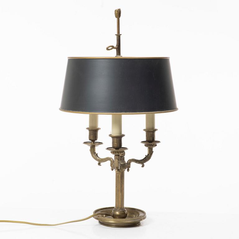 Bordslampa, empirestil, s.k. "Lampe de Bouillotte", 1900-talets första hälft.