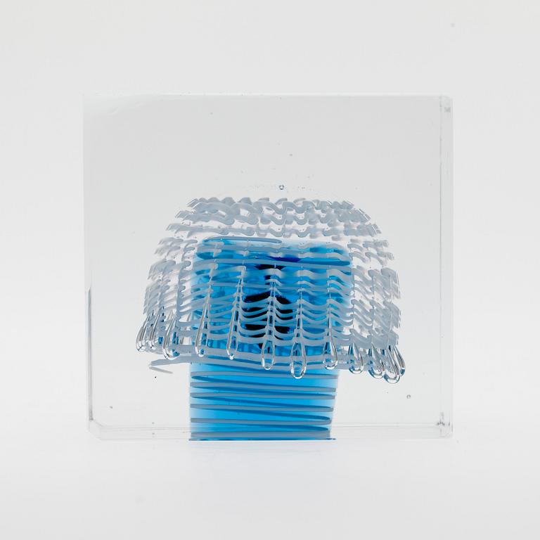 ÅRSKUB, glas, signerad Oiva Toikka, Nuutajärvi 1993, numrerad 589/2000.